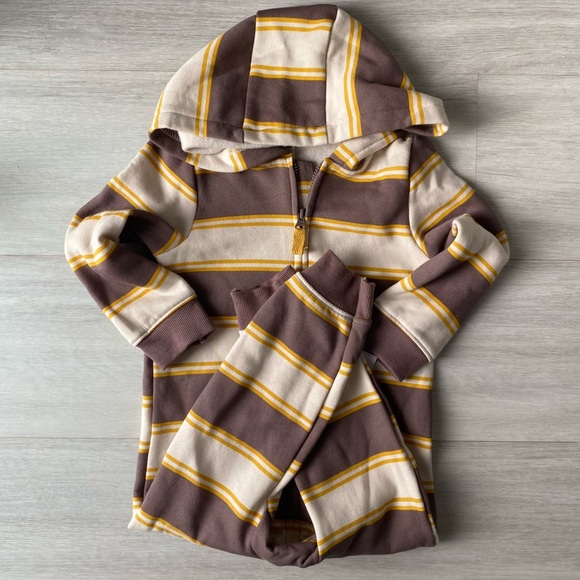 NWT zip-up sweatsuit - Picture 3 of 4